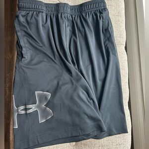 Men’s medium UA shorts